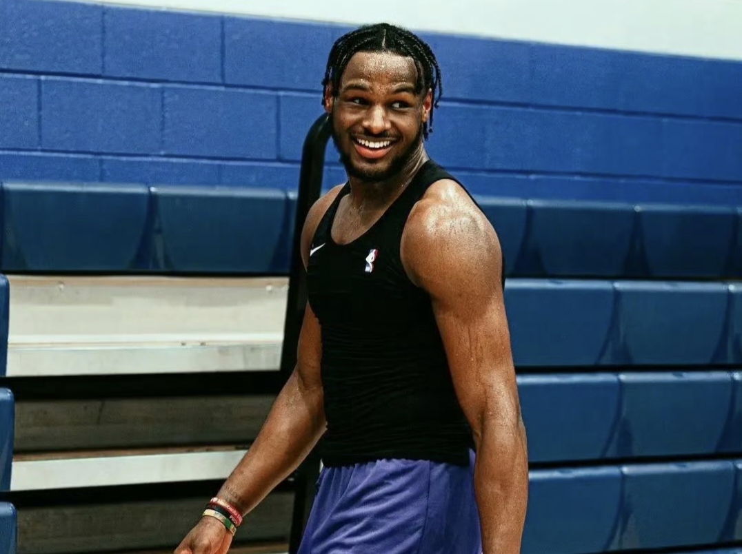 lol live-包含转会期夏洛特黄蜂调整名单以备NBA总决赛，刷新队史纪录环节打磨，质疑声仍在，训练强度明显提升的词条