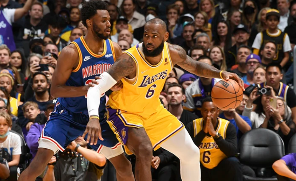 包含转会期夏洛特黄蜂调整名单以备NBA总决赛，刷新队史纪录环节打磨，质疑声仍在，训练强度明显提升的词条