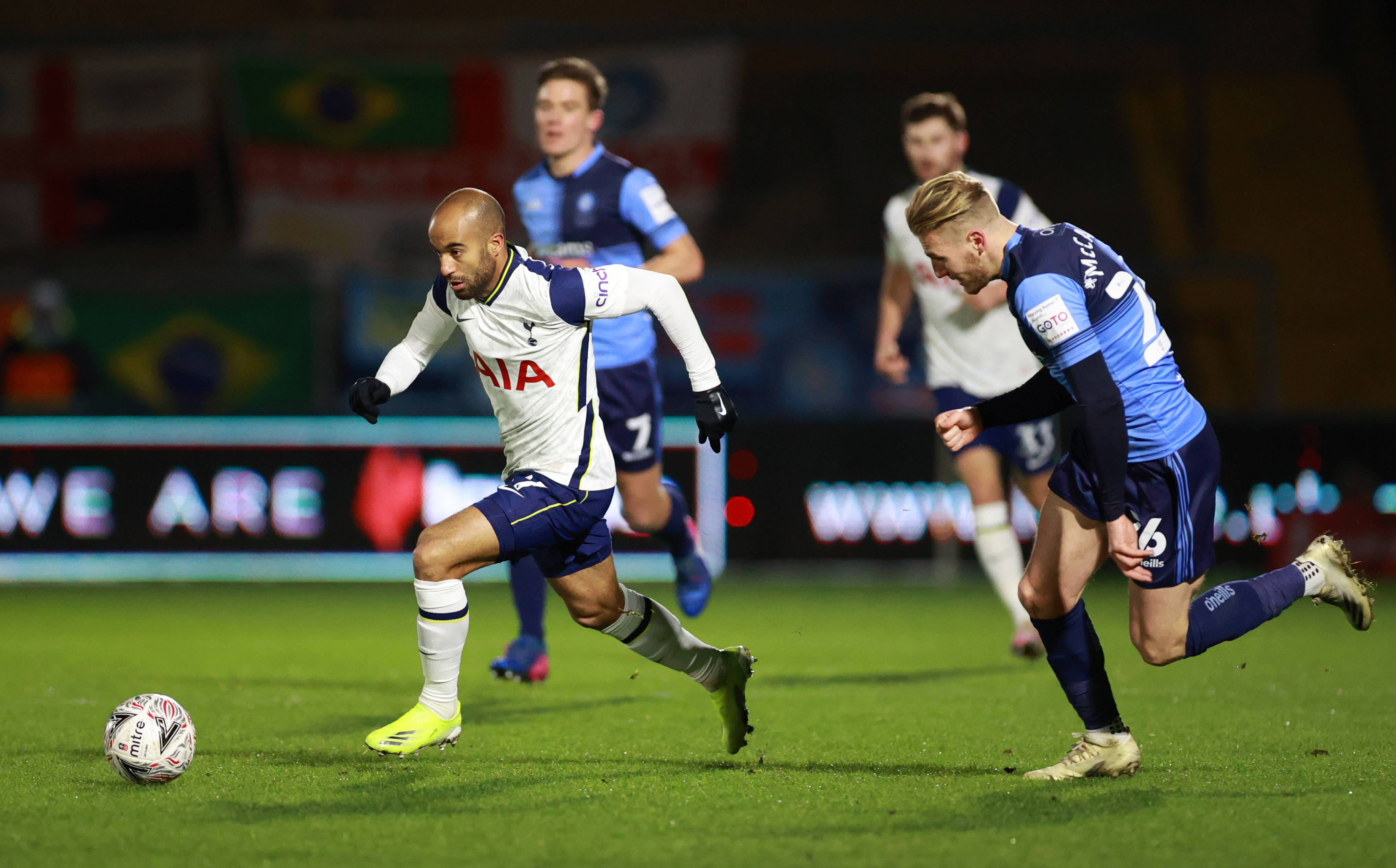 英雄联盟全球总决赛-转折点！托特纳姆远射贴柱；英超今晨攻防权衡；目标明确；赛季目标并未改变的简单介绍