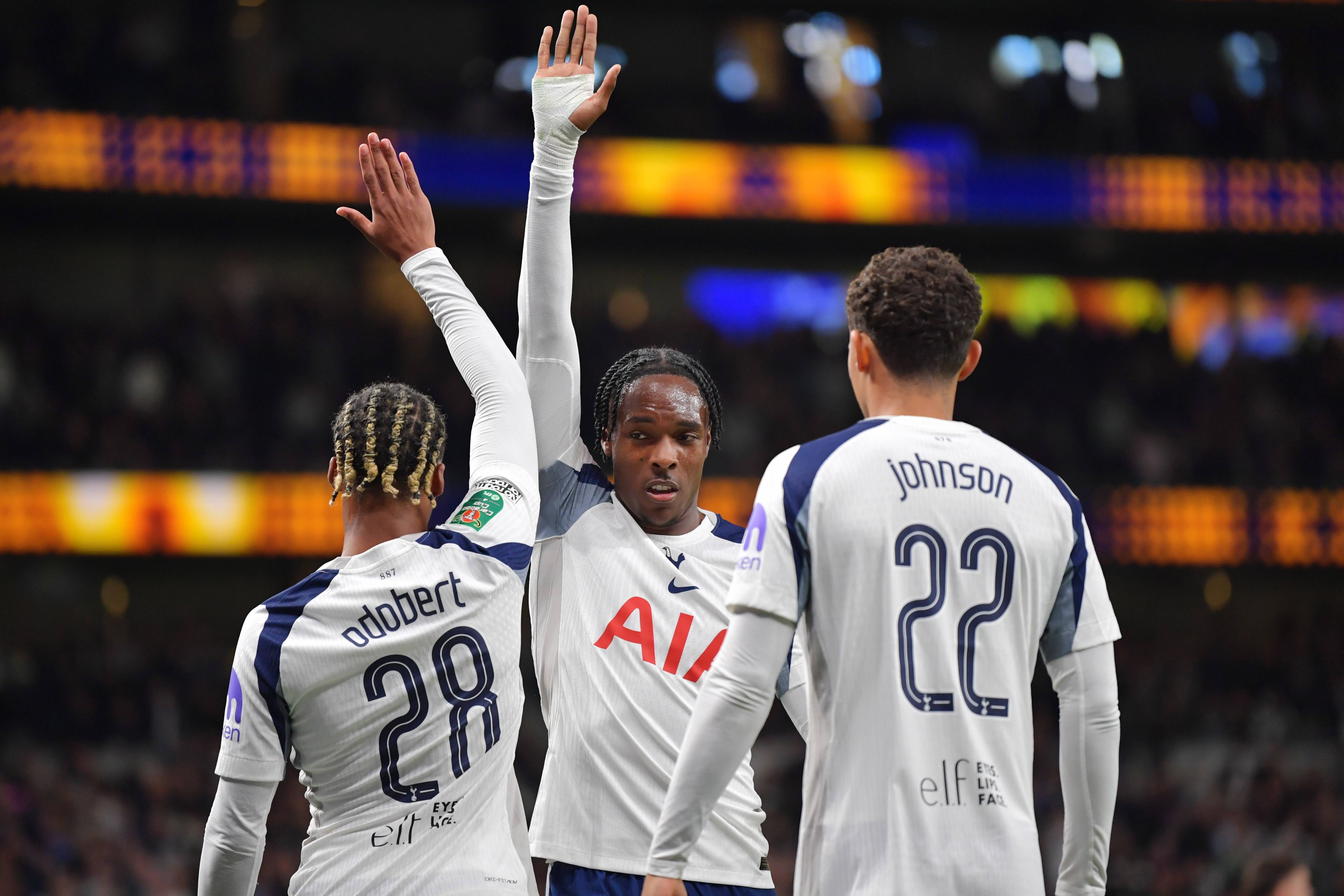 英雄联盟直播官网-洛杉矶快船迎英超关键赛，清晨刷新队史纪录，气氛紧张，细节决定成败