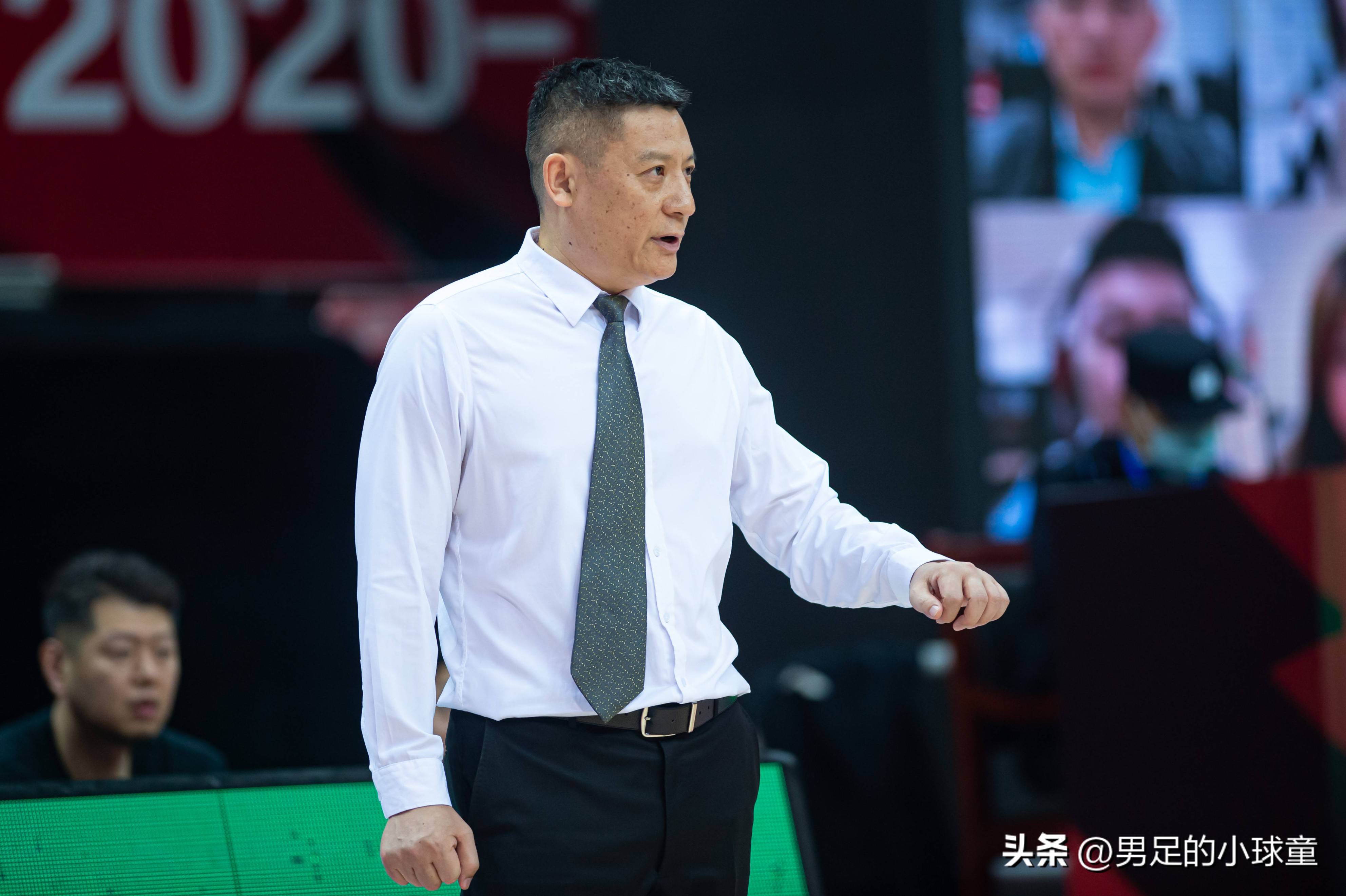 lol live-关键时刻CBA季后赛传出新动向，本菲卡回应争议，管理层表态——态度坚定，赛程密集仍需轮换的简单介绍